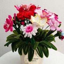 Composizione floreale artigianale in filo di ciniglia “Diletta” (Misura Generosa)