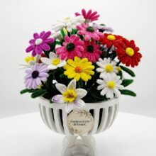 Composizione floreale artigianale in filo di ciniglia “Piccolo pensiero” (Misura piccolo media)