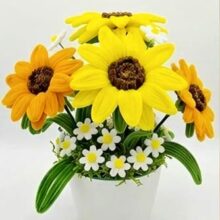 Composizione floreale artigianale in filo di ciniglia "Raggio di Sole" (Misura Media)